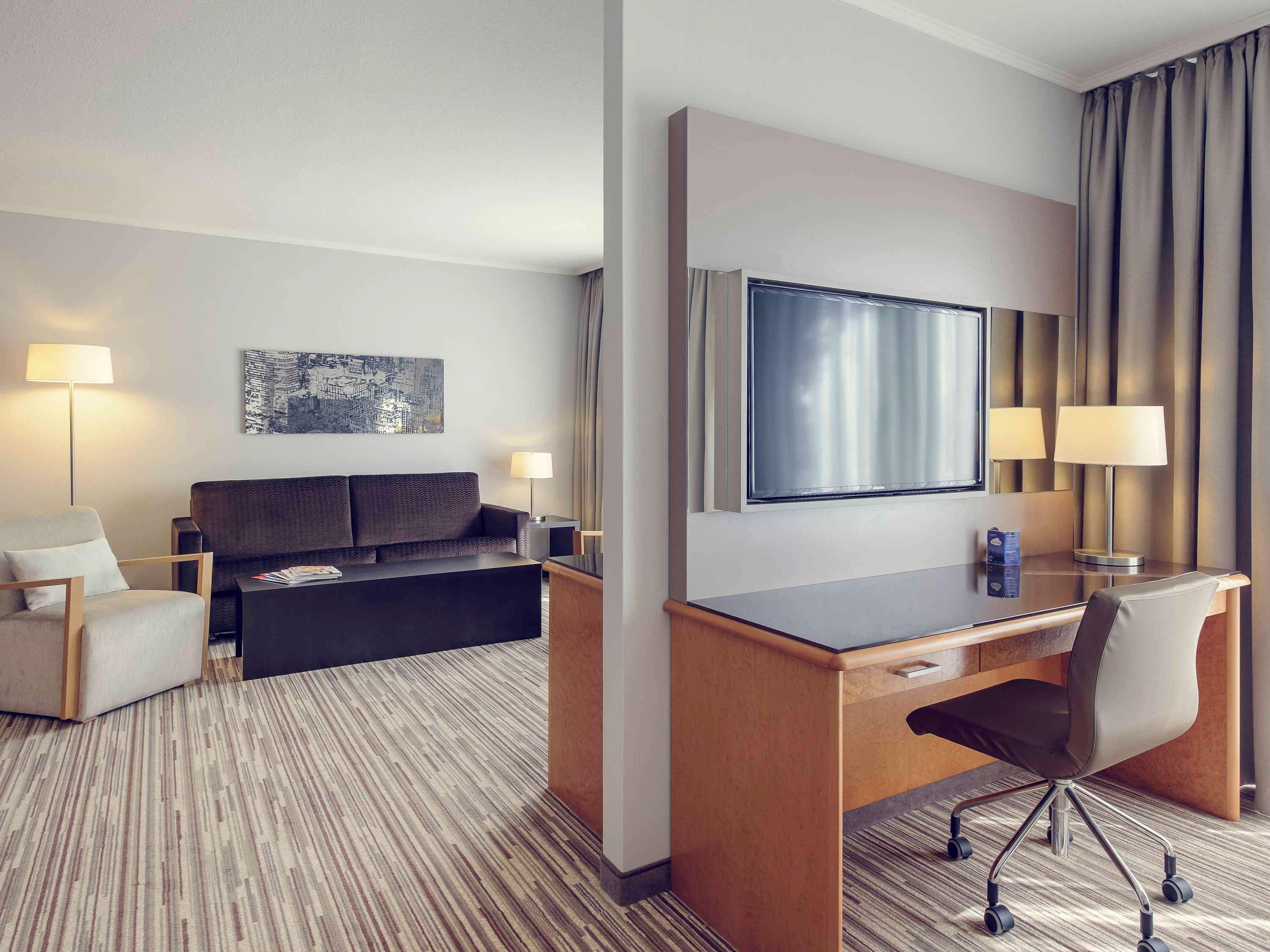 Mercure Duesseldorf Карст Екстериор снимка