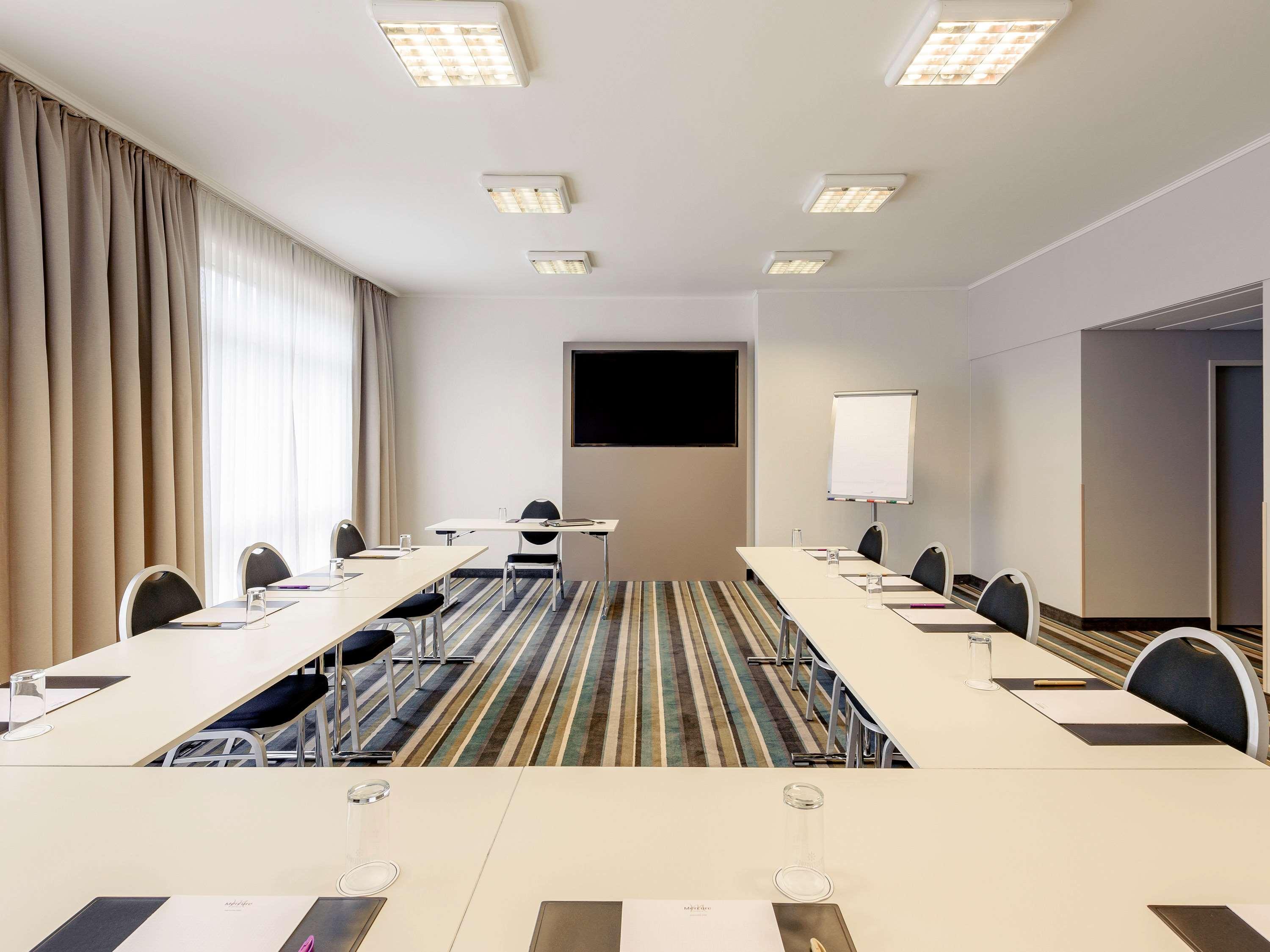 Mercure Duesseldorf Карст Екстериор снимка