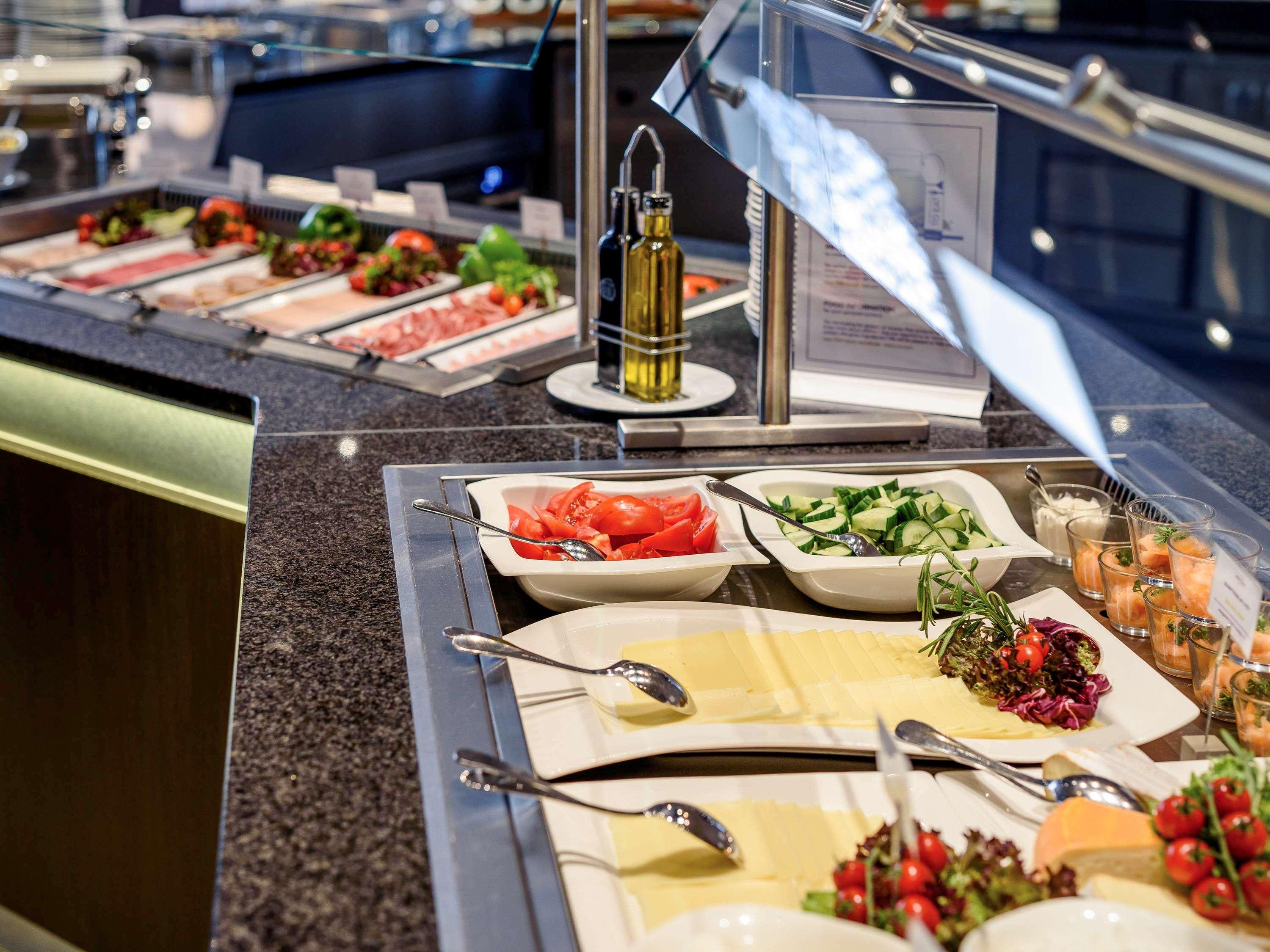Mercure Duesseldorf Карст Екстериор снимка