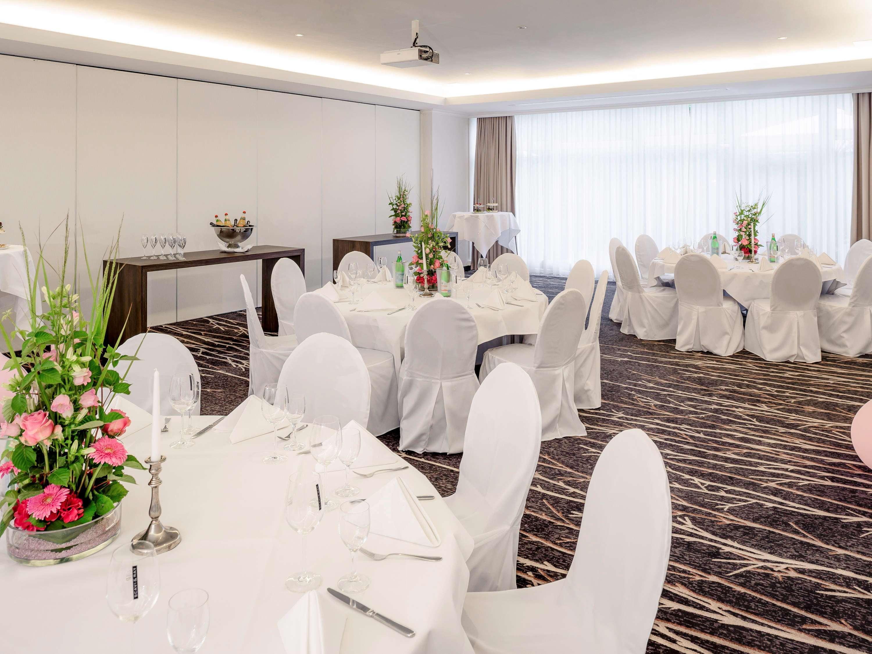Mercure Duesseldorf Карст Екстериор снимка