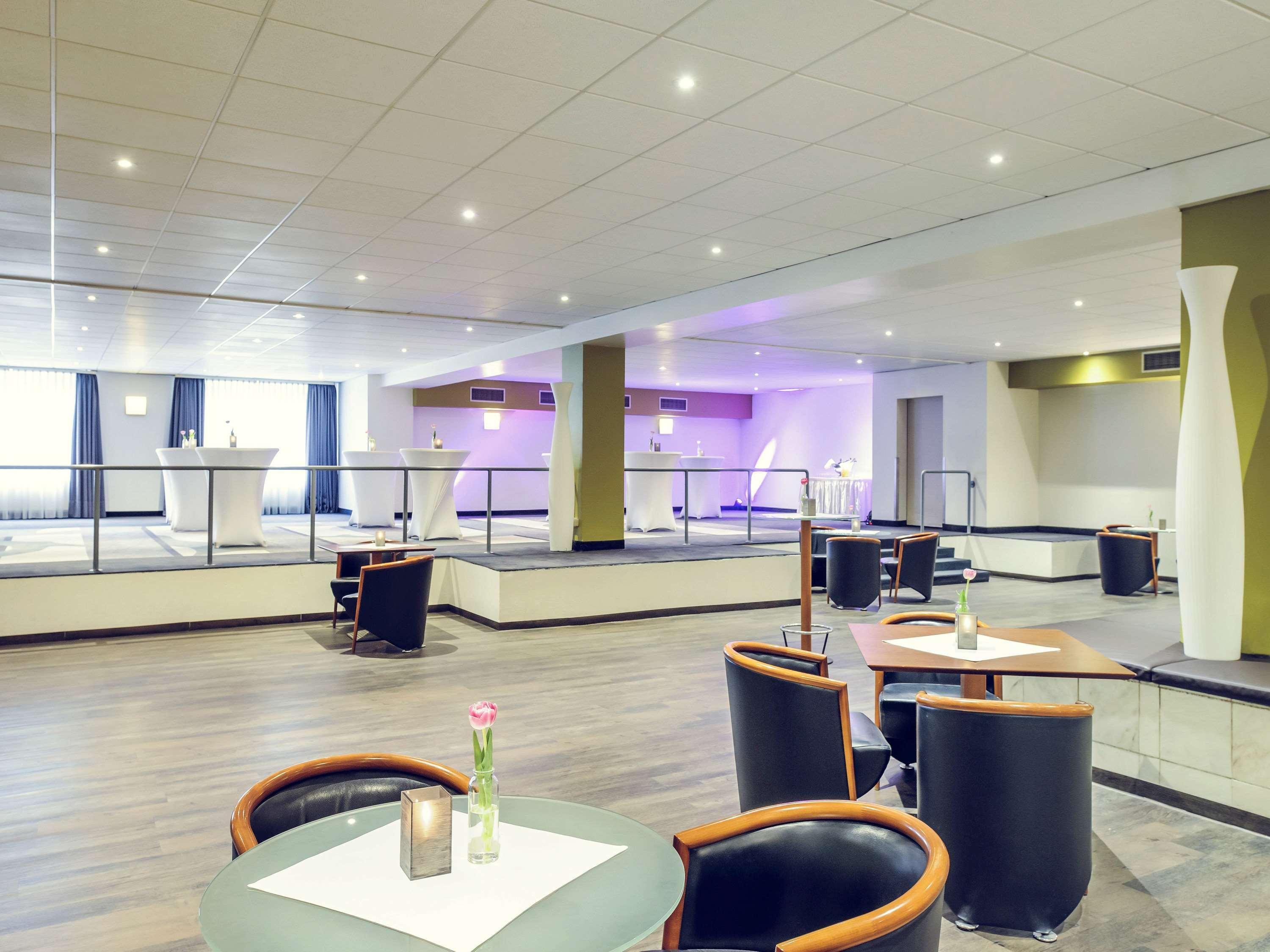 Mercure Duesseldorf Карст Екстериор снимка