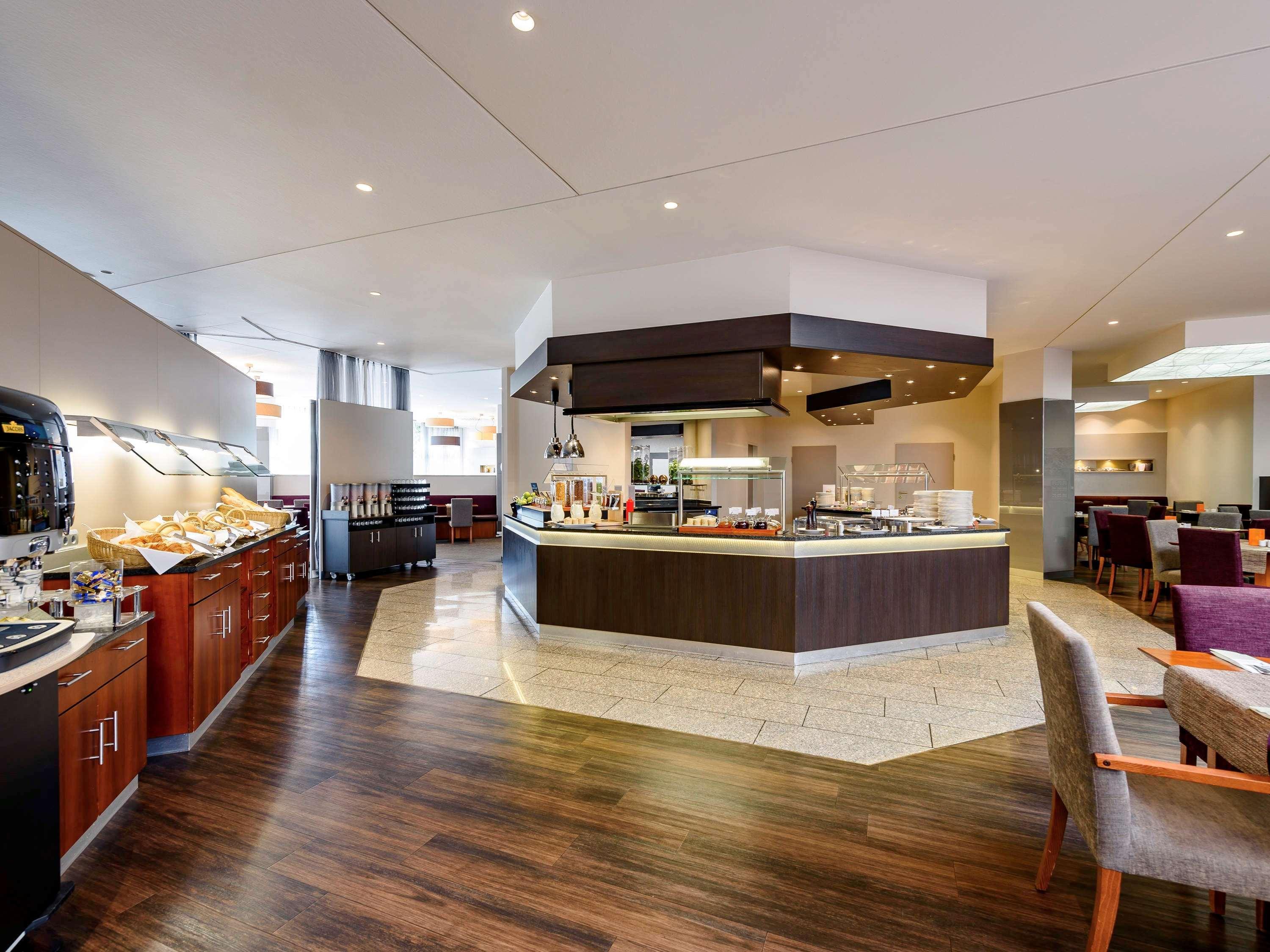 Mercure Duesseldorf Карст Екстериор снимка