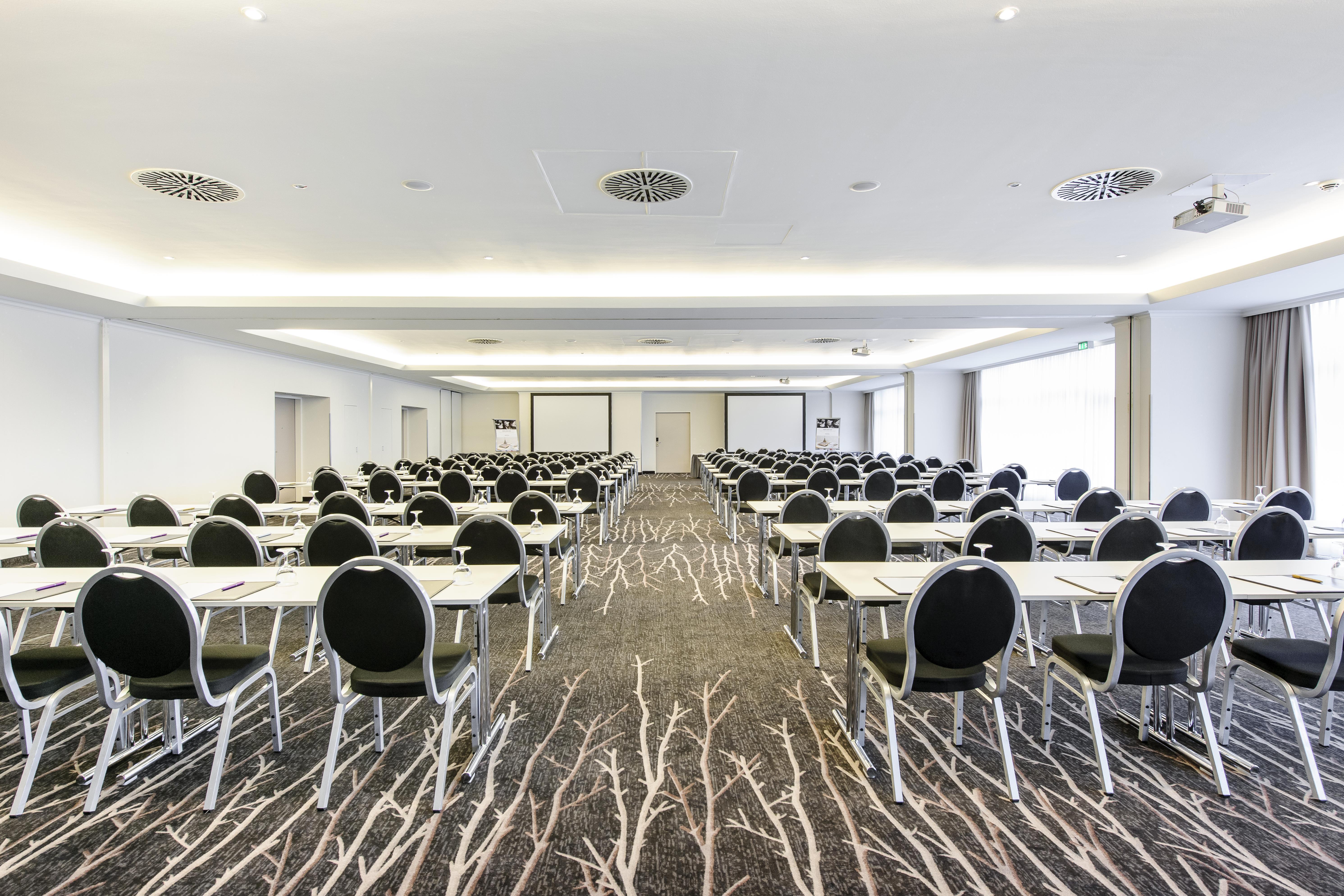 Mercure Duesseldorf Карст Екстериор снимка