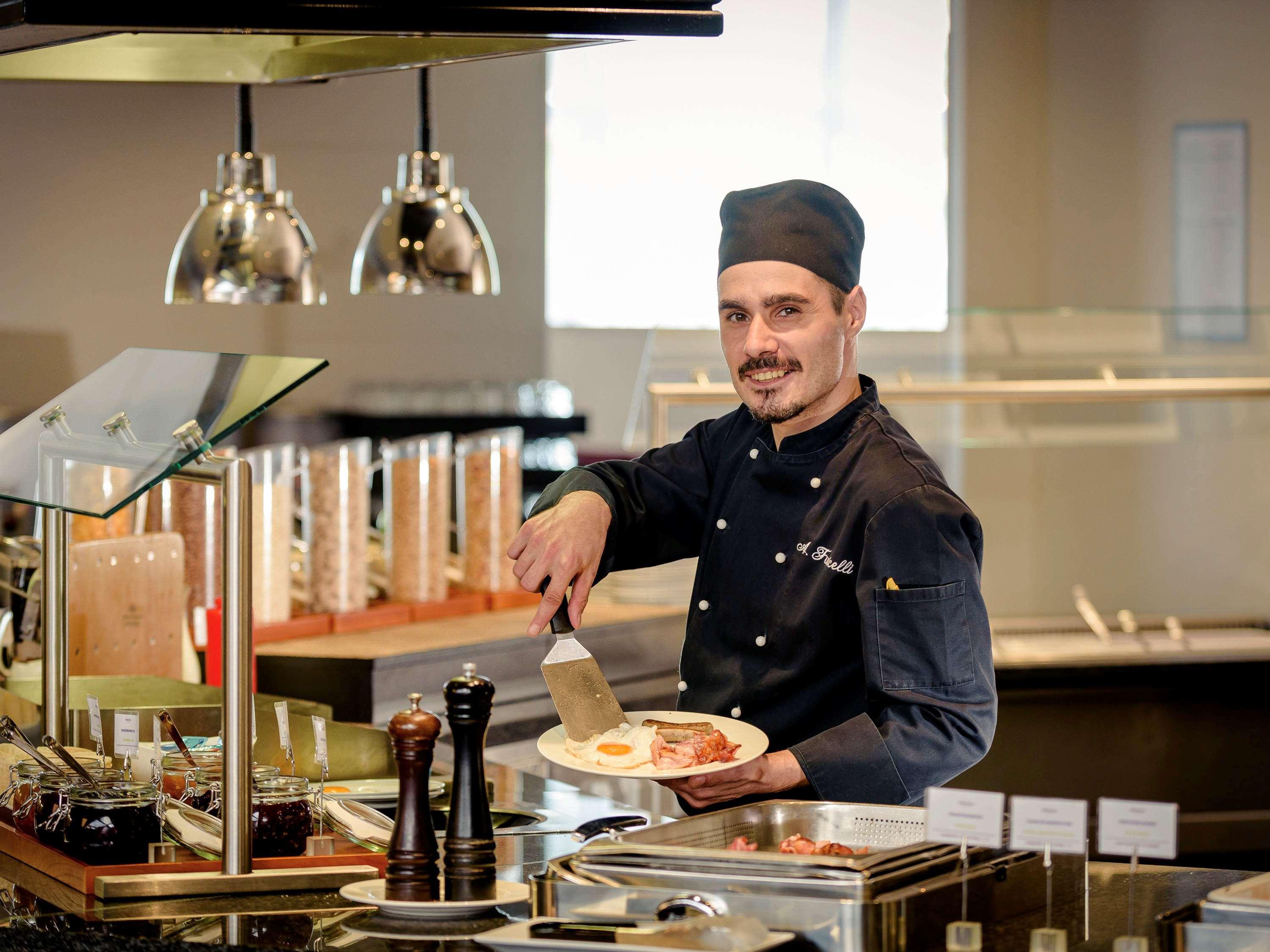 Mercure Duesseldorf Карст Екстериор снимка