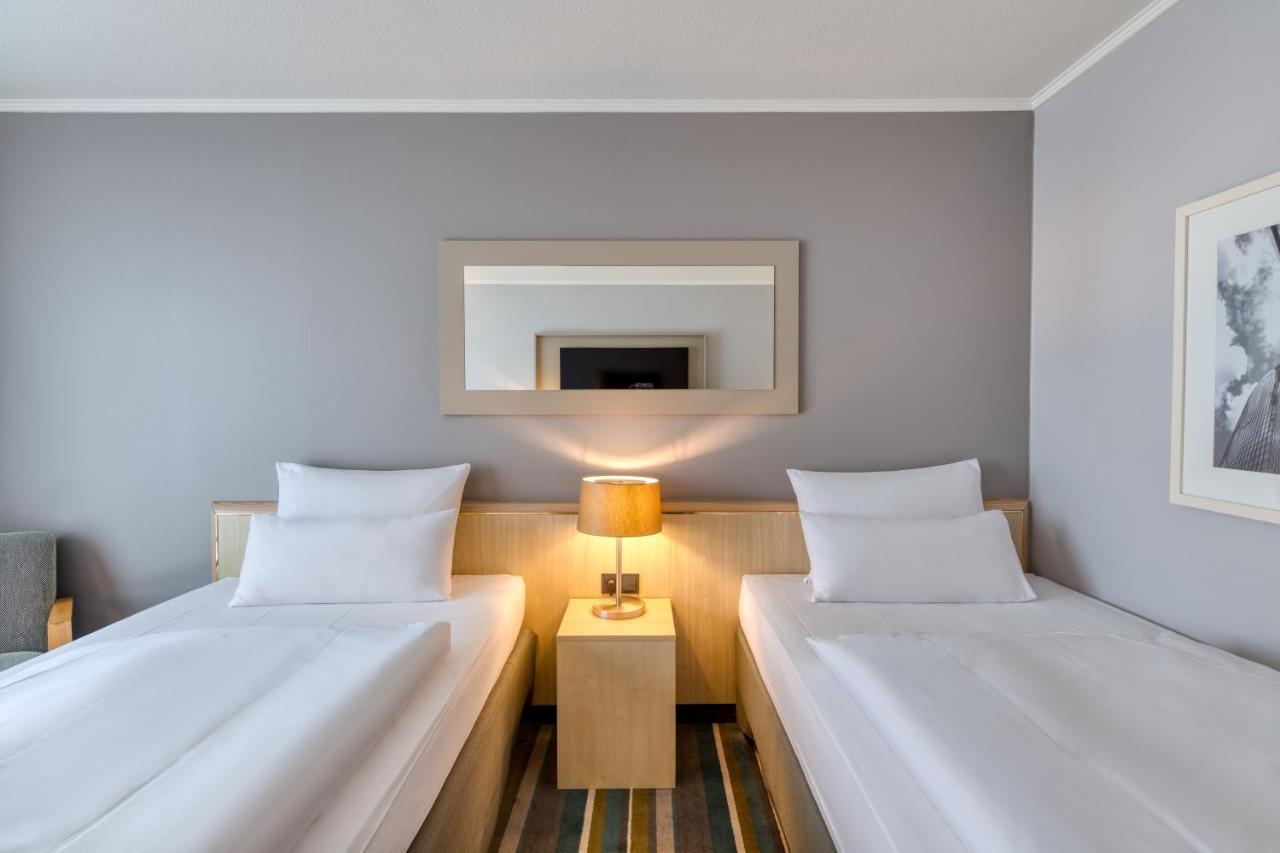 Mercure Duesseldorf Карст Екстериор снимка