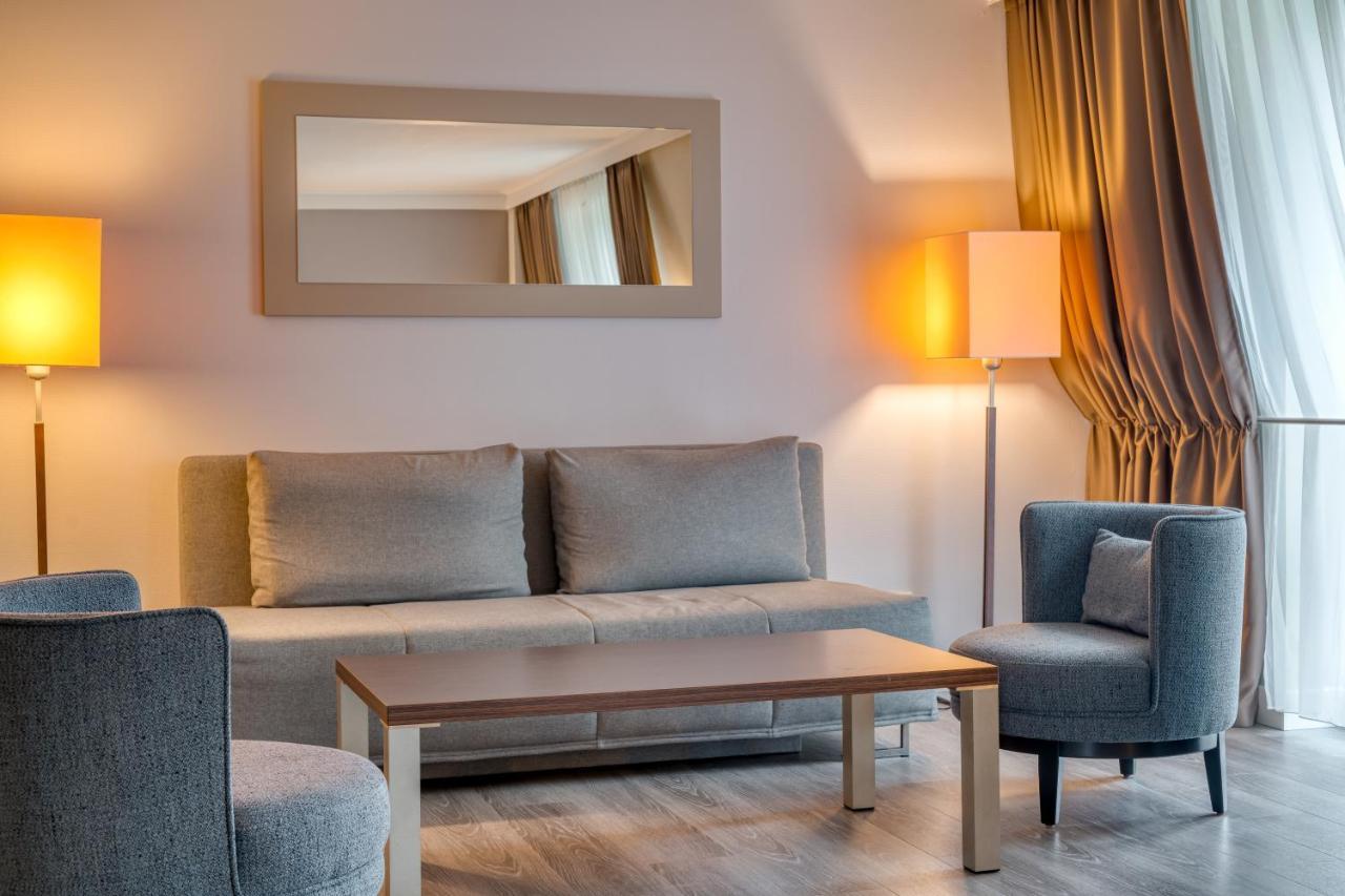 Mercure Duesseldorf Карст Екстериор снимка