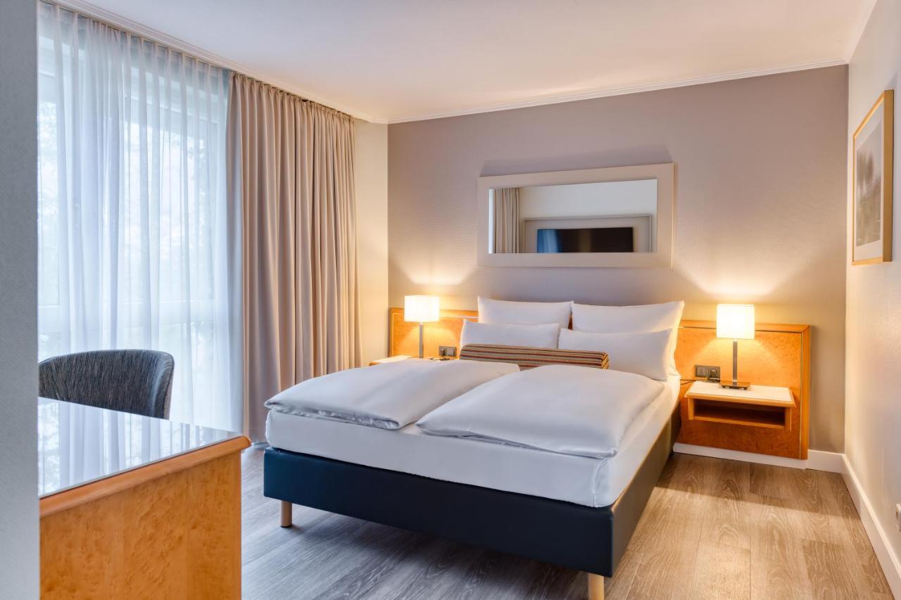 Mercure Duesseldorf Карст Екстериор снимка