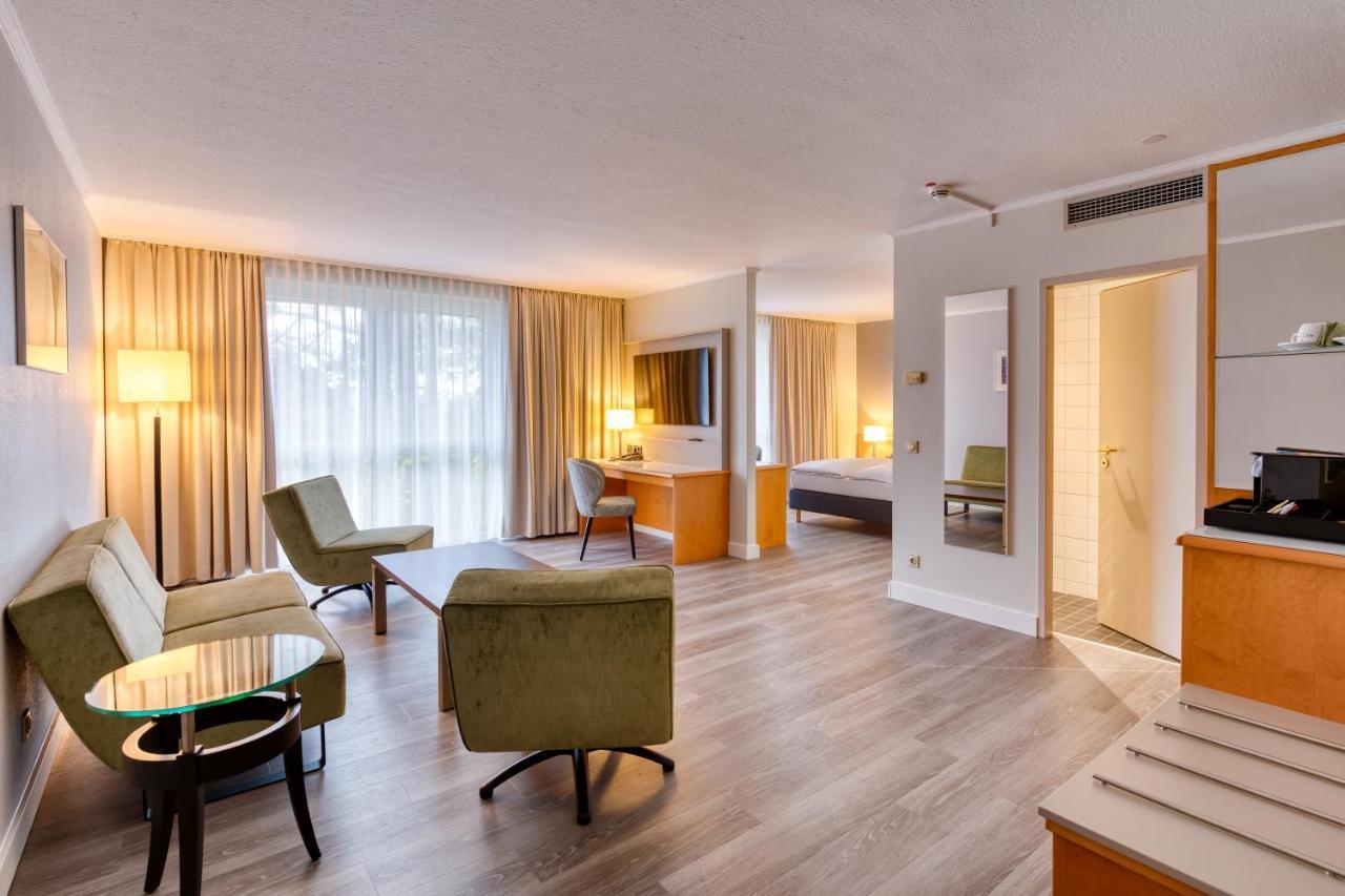 Mercure Duesseldorf Карст Екстериор снимка