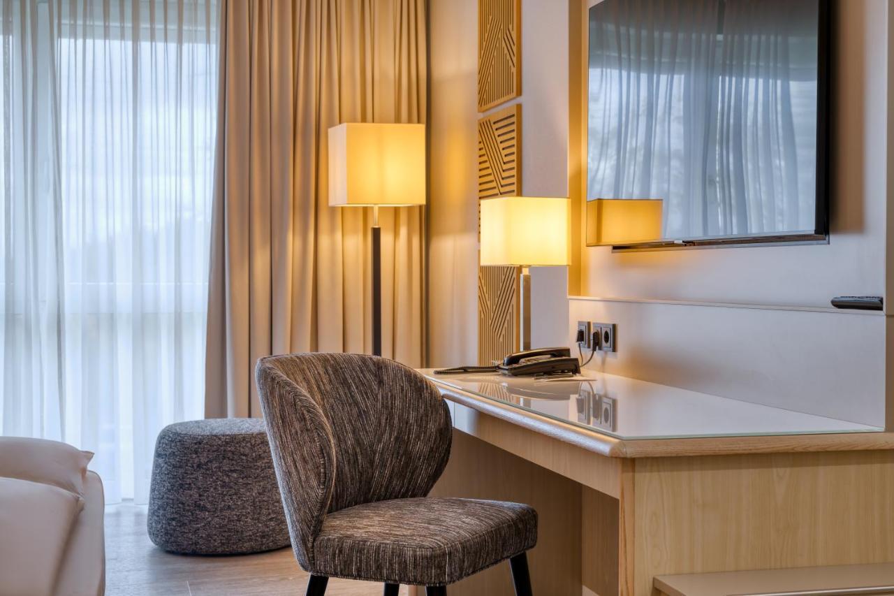 Mercure Duesseldorf Карст Екстериор снимка
