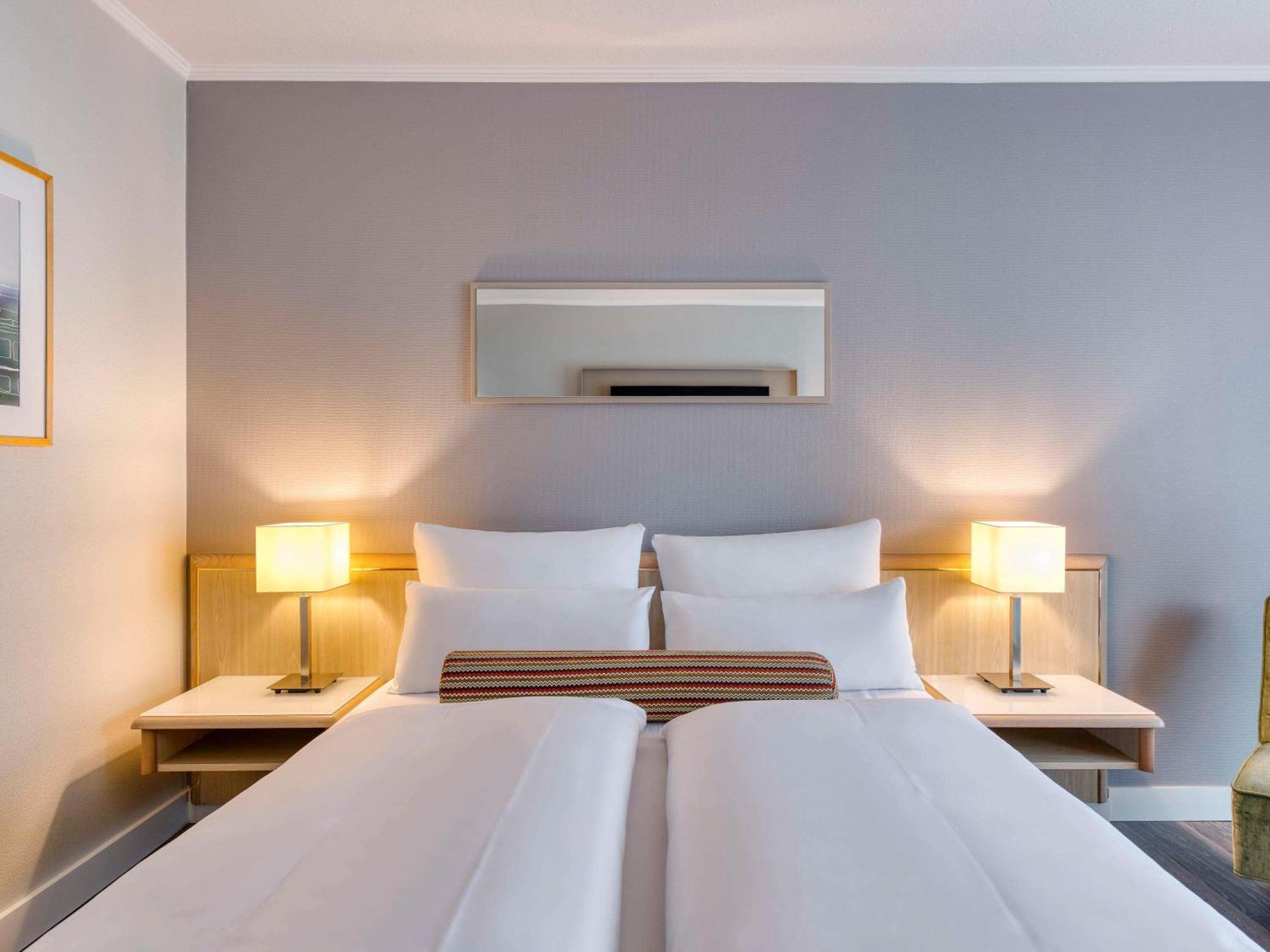 Mercure Duesseldorf Карст Екстериор снимка