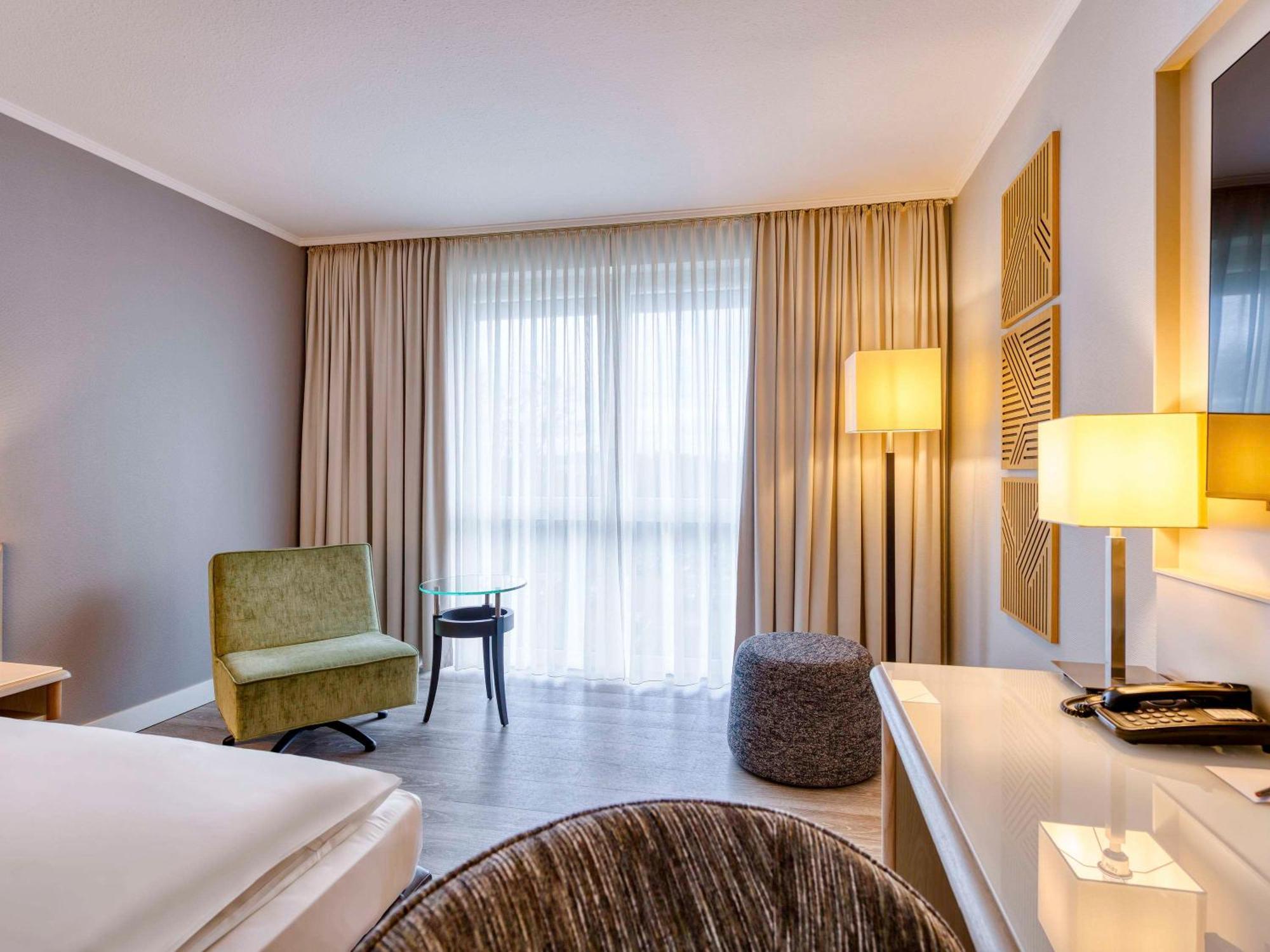 Mercure Duesseldorf Карст Екстериор снимка