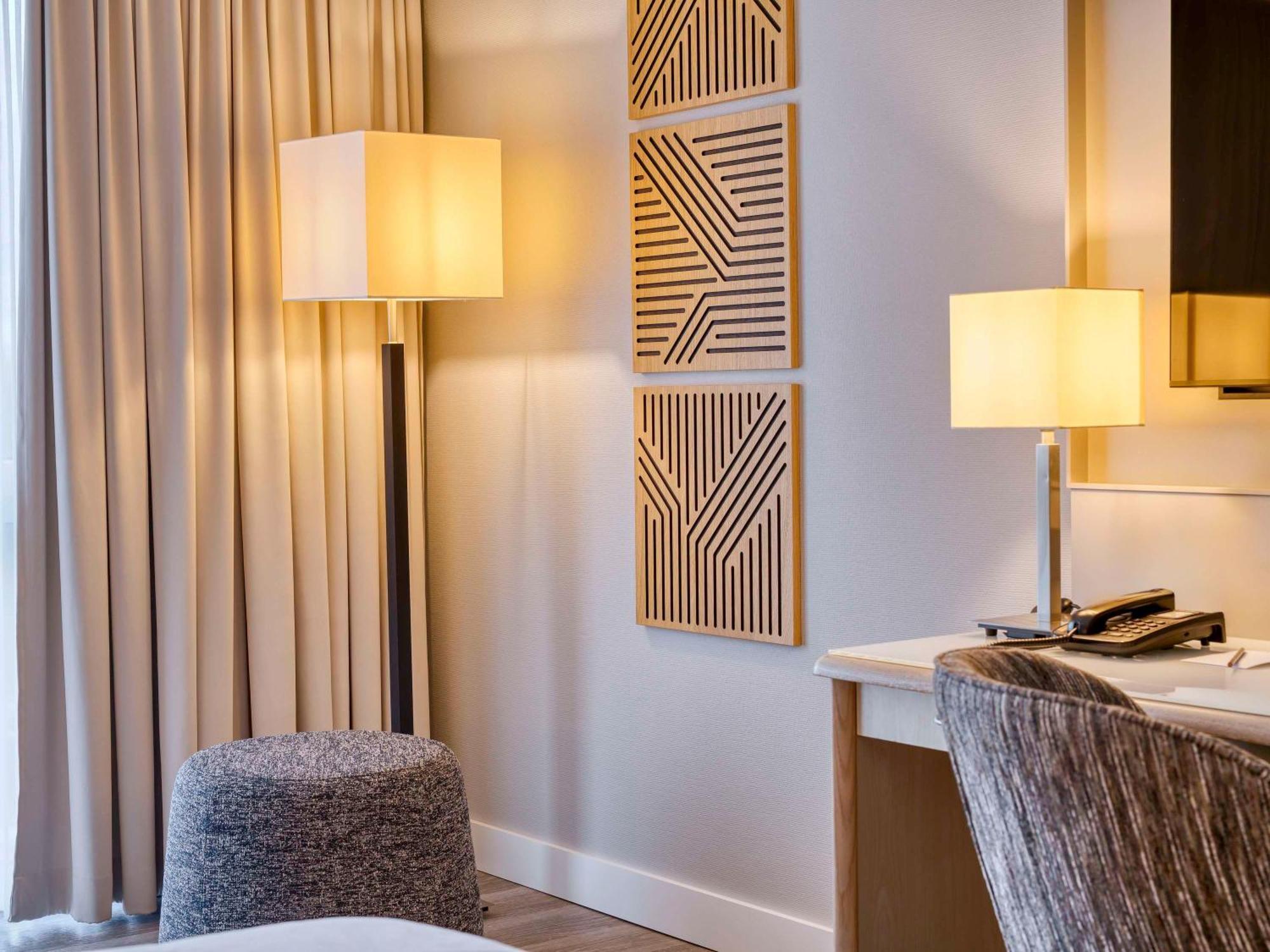 Mercure Duesseldorf Карст Екстериор снимка