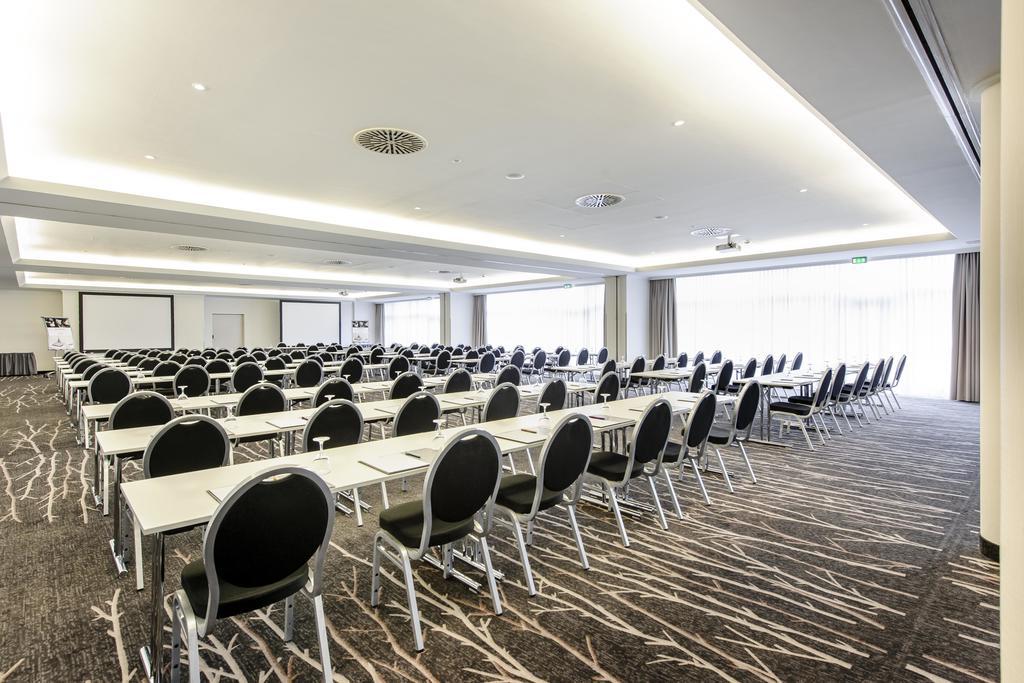 Mercure Duesseldorf Карст Екстериор снимка
