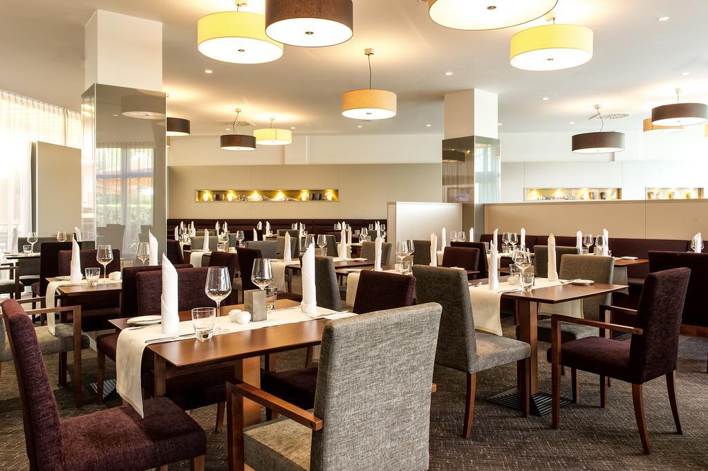 Mercure Duesseldorf Карст Екстериор снимка